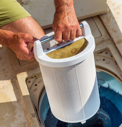 Eau de piscine verte paramètres de filtration vider les skimmers