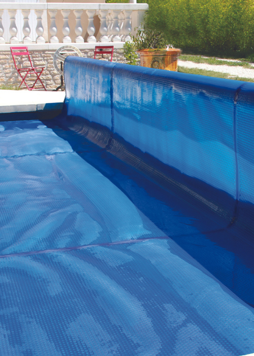 Comment fonctionne une couverture solaire piscine
