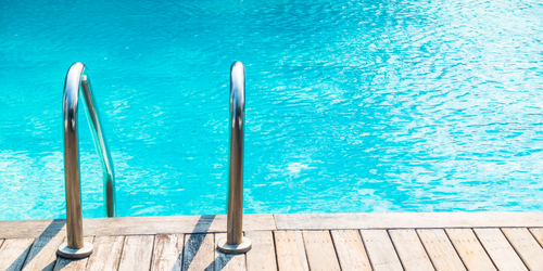 Ces floculants feront un miracle pour votre piscine en hiver !