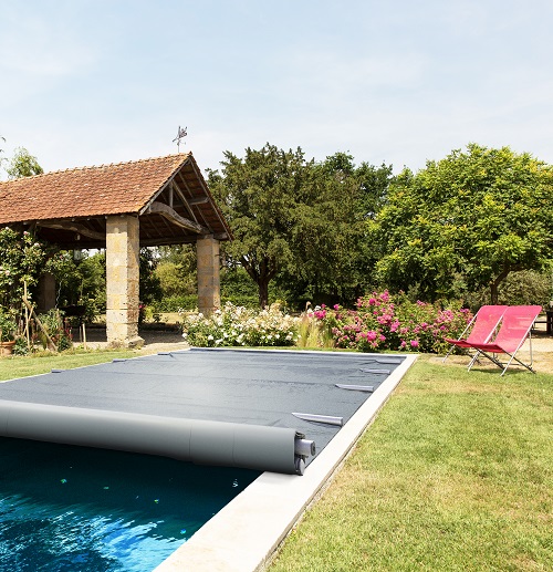 installer une couverture de piscine