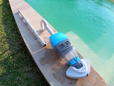 Quel aspirateur de piscine choisir guide achat aspirateur piscine Edenéa Quel aspirateur de piscine choisir guide achat aspirateur piscine Edenéa